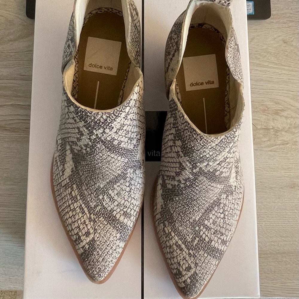 Dolce Vita Sonni, size 6, never worn. New in box.